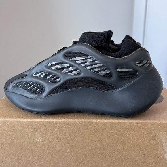 Yeezy 700 v3 Alvah - Picture 3 of 10